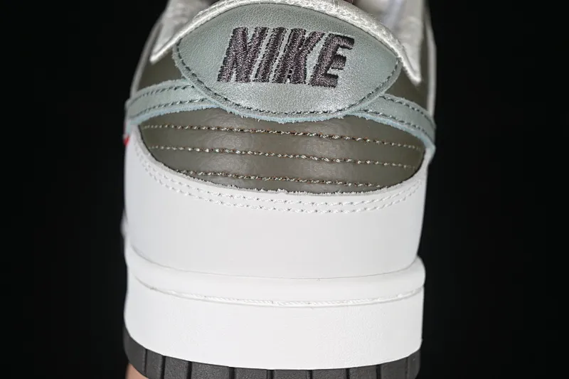 All Categories Nk SB Dunk Series Nk SB Dunk Low Low-top sneakers K version Nk SB Dunk Low "Year Of Snake" Limited to the Year of the Snake Low-top casual sneakers HV5980-231